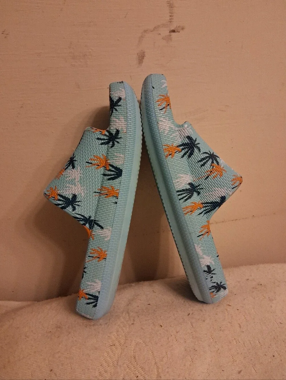 Kids Light Blue Tropical Palm Slide Sandals similar to Crocs EU Size 34, US 2